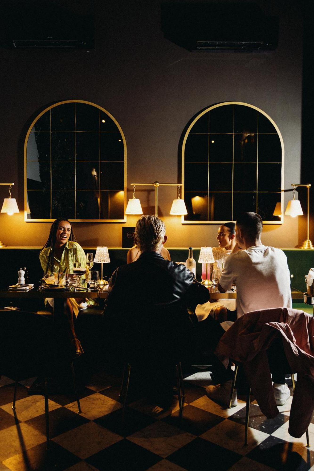 بيسيستر The Chesterton Hotel المظهر الخارجي الصورة