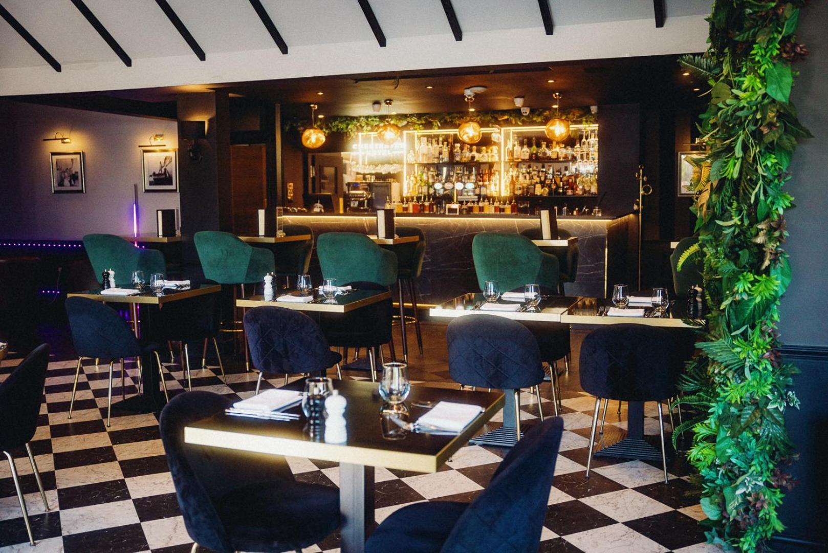 بيسيستر The Chesterton Hotel المظهر الخارجي الصورة